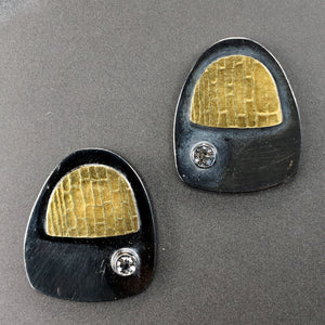Elegant geometric stud earrings