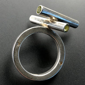 2-studded bars ring with peridot