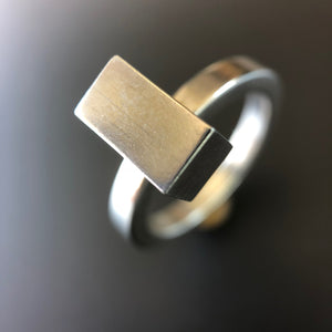 Wide bar architectural stacking ring
